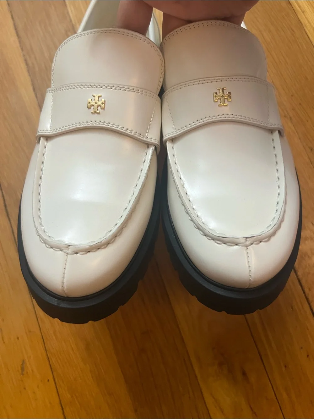 Tory Burch Classic Leather Lug Loafer In White And Gold Size: 7